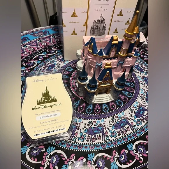 🏰 Disney Castle Scentsy Warmer ✨💫 - Picture 2 of 8